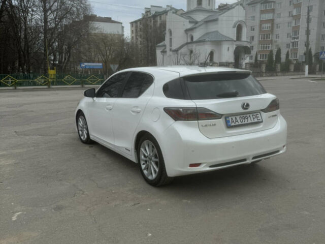 Белый Лексус СТ, объемом двигателя 1.8 л и пробегом 156 тыс. км за 11500 $, фото 5 на Automoto.ua