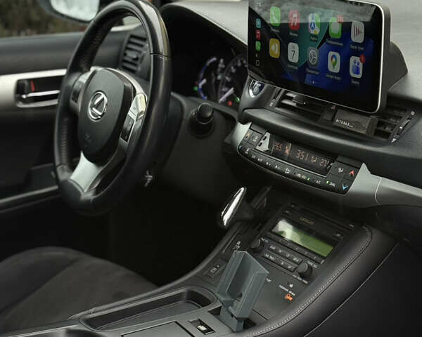 Білий Лексус СТ, об'ємом двигуна 1.8 л та пробігом 205 тис. км за 12500 $, фото 23 на Automoto.ua