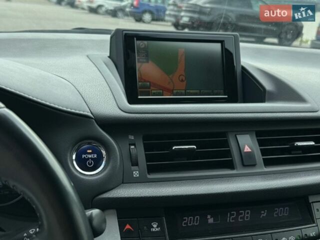 Білий Лексус СТ, об'ємом двигуна 1.8 л та пробігом 218 тис. км за 10500 $, фото 7 на Automoto.ua