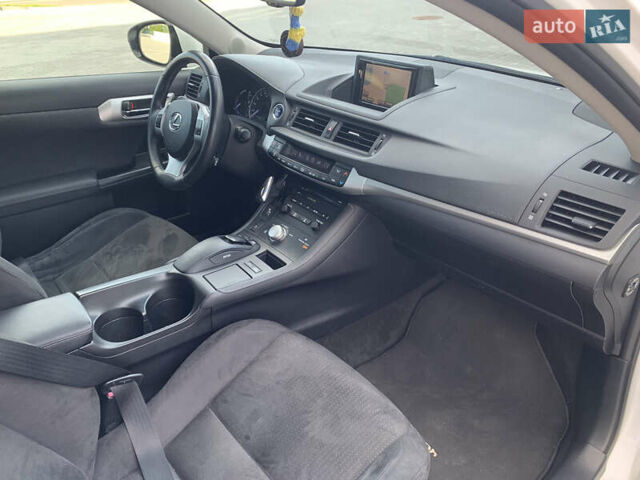 Белый Лексус СТ, объемом двигателя 1.8 л и пробегом 111 тыс. км за 13500 $, фото 9 на Automoto.ua