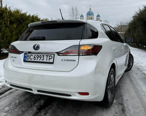 Білий Лексус СТ, об'ємом двигуна 1.8 л та пробігом 205 тис. км за 12500 $, фото 12 на Automoto.ua