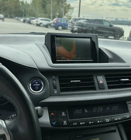 Лексус СТ 2011 в Киеве на Automoto.ua Белый Лексус СТ, объемом двигателя 1.8 л и пробегом 218 тыс. км за 10500 $, фото 11 на Automoto.ua