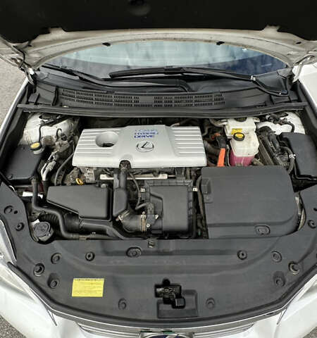 Лексус СТ 2011 в Киеве на Automoto.ua Белый Лексус СТ, объемом двигателя 1.8 л и пробегом 218 тыс. км за 10500 $, фото 9 на Automoto.ua