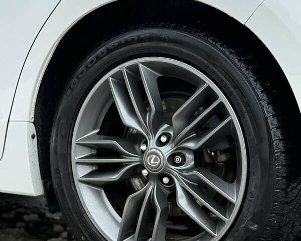 Білий Лексус СТ, об'ємом двигуна 1.8 л та пробігом 205 тис. км за 12500 $, фото 20 на Automoto.ua