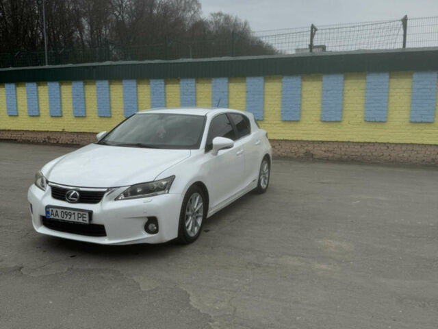 Белый Лексус СТ, объемом двигателя 1.8 л и пробегом 156 тыс. км за 11500 $, фото 2 на Automoto.ua