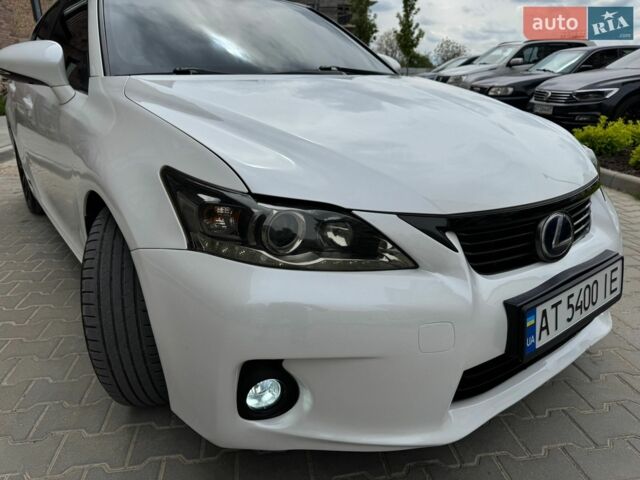 Белый Лексус СТ, объемом двигателя 1.8 л и пробегом 293 тыс. км за 11000 $, фото 8 на Automoto.ua