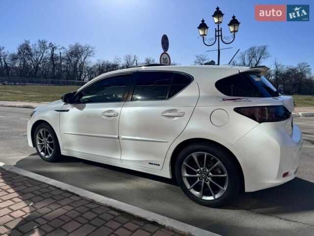 Белый Лексус СТ, объемом двигателя 1.8 л и пробегом 180 тыс. км за 13700 $, фото 8 на Automoto.ua