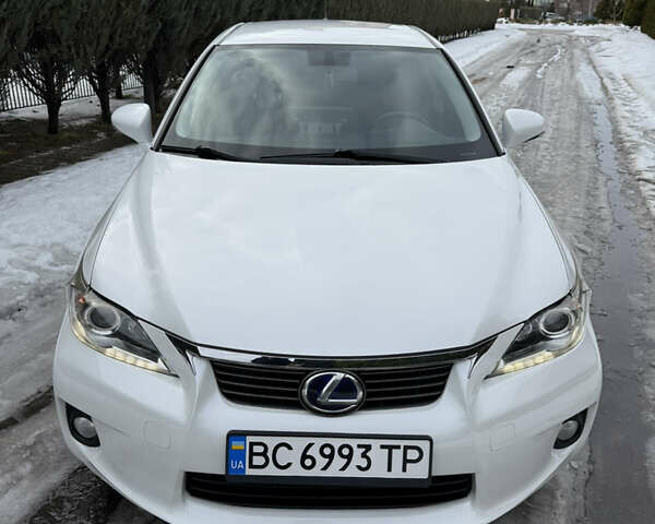 Білий Лексус СТ, об'ємом двигуна 1.8 л та пробігом 205 тис. км за 12500 $, фото 7 на Automoto.ua