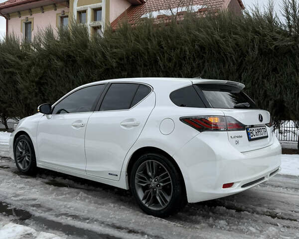 Білий Лексус СТ, об'ємом двигуна 1.8 л та пробігом 205 тис. км за 12500 $, фото 8 на Automoto.ua