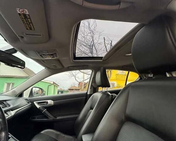 Белый Лексус СТ, объемом двигателя 1.8 л и пробегом 128 тыс. км за 10200 $, фото 2 на Automoto.ua