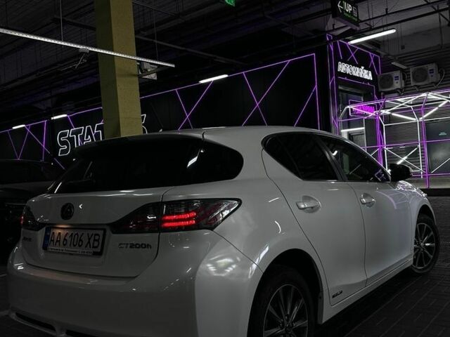 Белый Лексус СТ, объемом двигателя 1.8 л и пробегом 255 тыс. км за 13200 $, фото 4 на Automoto.ua