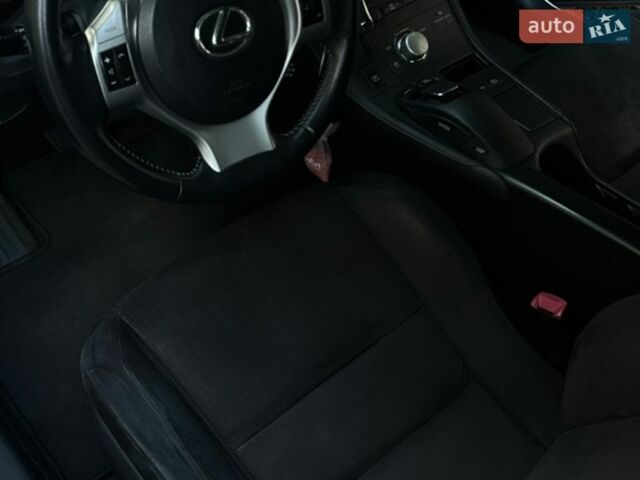 Білий Лексус СТ, об'ємом двигуна 1.8 л та пробігом 218 тис. км за 10500 $, фото 9 на Automoto.ua