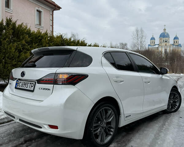 Білий Лексус СТ, об'ємом двигуна 1.8 л та пробігом 205 тис. км за 12500 $, фото 11 на Automoto.ua