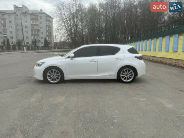 Белый Лексус СТ, объемом двигателя 1.8 л и пробегом 156 тыс. км за 11500 $, фото 3 на Automoto.ua