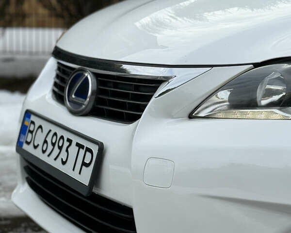 Білий Лексус СТ, об'ємом двигуна 1.8 л та пробігом 205 тис. км за 12500 $, фото 19 на Automoto.ua