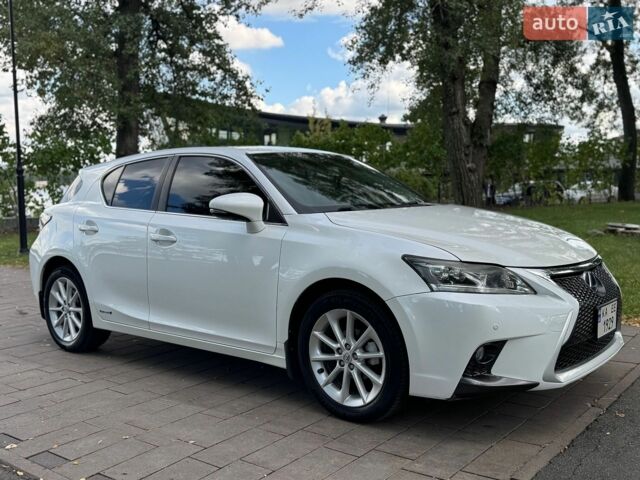 Білий Лексус СТ, об'ємом двигуна 1.8 л та пробігом 140 тис. км за 14000 $, фото 9 на Automoto.ua