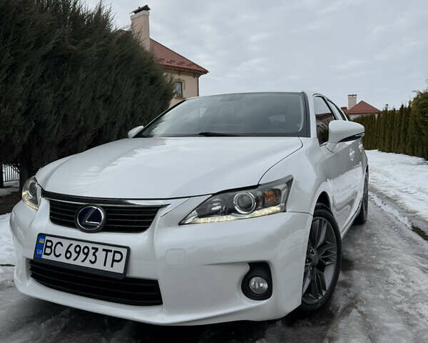 Білий Лексус СТ, об'ємом двигуна 1.8 л та пробігом 205 тис. км за 12500 $, фото 3 на Automoto.ua