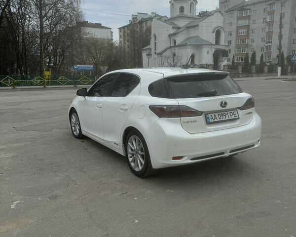 Белый Лексус СТ, объемом двигателя 1.8 л и пробегом 156 тыс. км за 12500 $, фото 5 на Automoto.ua