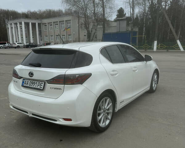 Белый Лексус СТ, объемом двигателя 1.8 л и пробегом 156 тыс. км за 12500 $, фото 7 на Automoto.ua