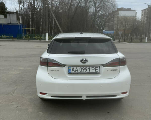 Белый Лексус СТ, объемом двигателя 1.8 л и пробегом 156 тыс. км за 12500 $, фото 6 на Automoto.ua