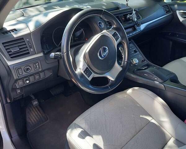 Белый Лексус СТ, объемом двигателя 1.8 л и пробегом 187 тыс. км за 12700 $, фото 8 на Automoto.ua
