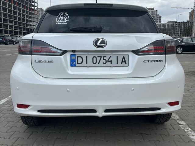 Білий Лексус СТ, об'ємом двигуна 1.8 л та пробігом 170 тис. км за 13500 $, фото 1 на Automoto.ua