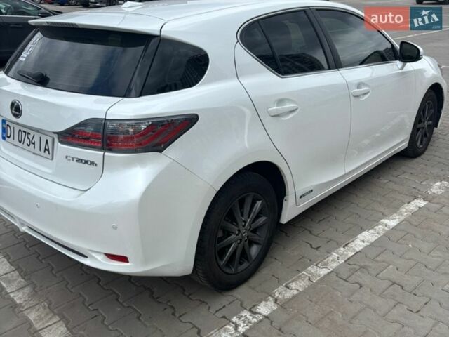 Белый Лексус СТ, объемом двигателя 1.8 л и пробегом 170 тыс. км за 12500 $, фото 4 на Automoto.ua