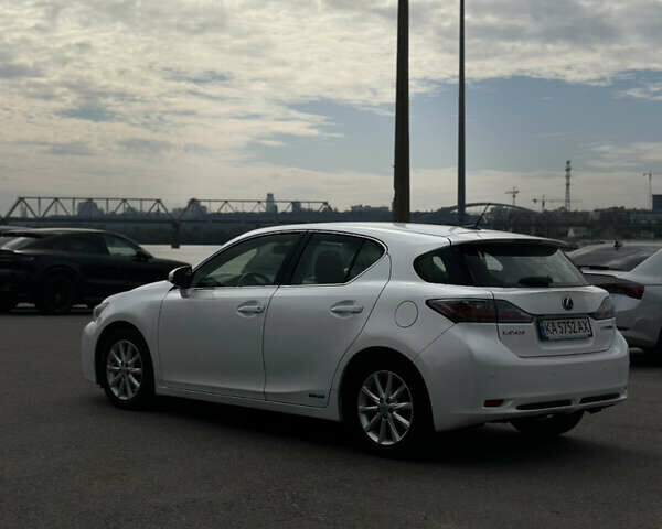 Лексус СТ 2011 в Киеве на Automoto.ua Белый Лексус СТ, объемом двигателя 1.8 л и пробегом 218 тыс. км за 10500 $, фото 6 на Automoto.ua