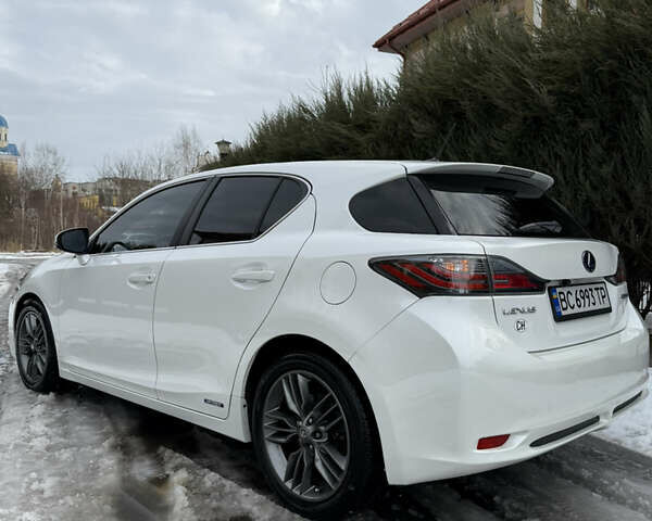 Білий Лексус СТ, об'ємом двигуна 1.8 л та пробігом 205 тис. км за 12500 $, фото 13 на Automoto.ua