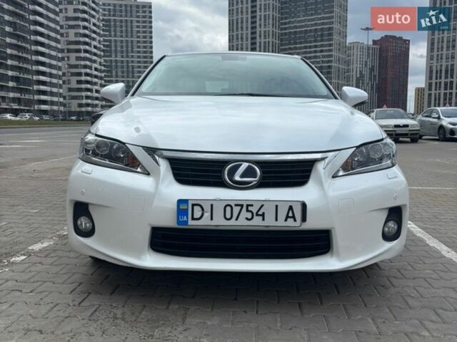 Белый Лексус СТ, объемом двигателя 1.8 л и пробегом 170 тыс. км за 12500 $, фото 7 на Automoto.ua