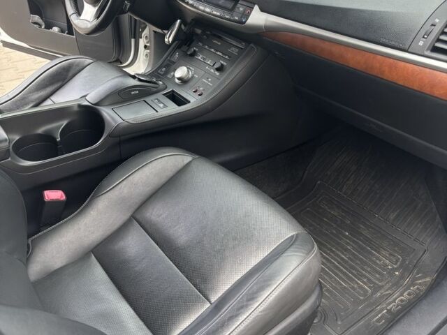 Білий Лексус СТ, об'ємом двигуна 1.8 л та пробігом 170 тис. км за 13500 $, фото 5 на Automoto.ua