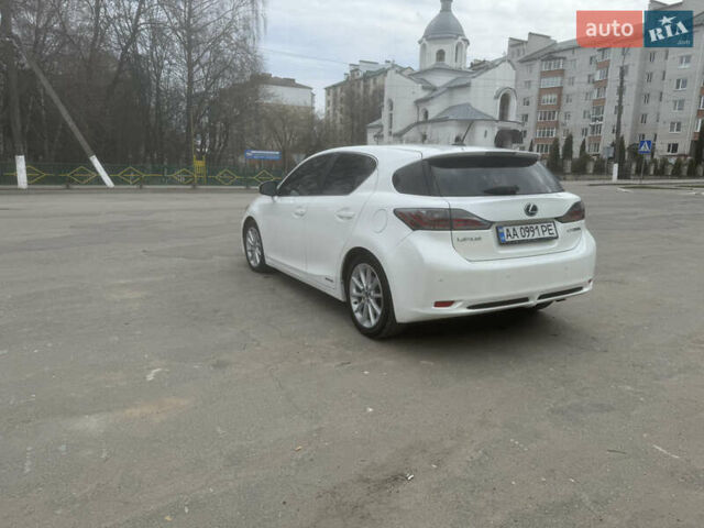 Белый Лексус СТ, объемом двигателя 1.8 л и пробегом 156 тыс. км за 12500 $, фото 4 на Automoto.ua