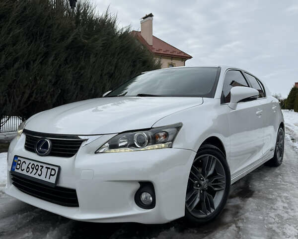 Білий Лексус СТ, об'ємом двигуна 1.8 л та пробігом 205 тис. км за 12500 $, фото 2 на Automoto.ua