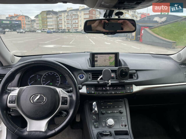 Белый Лексус СТ, объемом двигателя 1.8 л и пробегом 184 тыс. км за 11000 $, фото 10 на Automoto.ua