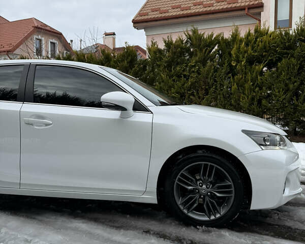 Білий Лексус СТ, об'ємом двигуна 1.8 л та пробігом 205 тис. км за 12500 $, фото 14 на Automoto.ua