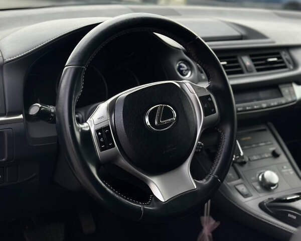 Лексус СТ 2011 в Киеве на Automoto.ua Белый Лексус СТ, объемом двигателя 1.8 л и пробегом 218 тыс. км за 10500 $, фото 8 на Automoto.ua