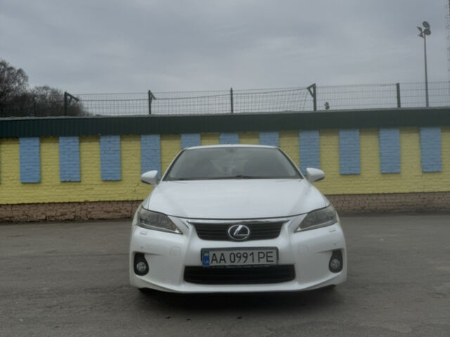 Білий Лексус СТ, об'ємом двигуна 1.8 л та пробігом 156 тис. км за 11500 $, фото 1 на Automoto.ua