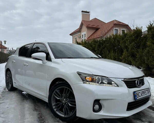 Білий Лексус СТ, об'ємом двигуна 1.8 л та пробігом 205 тис. км за 12500 $, фото 10 на Automoto.ua