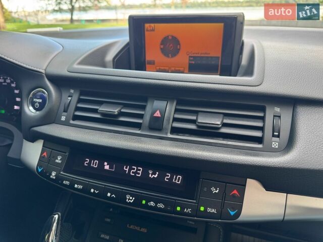 Білий Лексус СТ, об'ємом двигуна 1.8 л та пробігом 140 тис. км за 14000 $, фото 26 на Automoto.ua