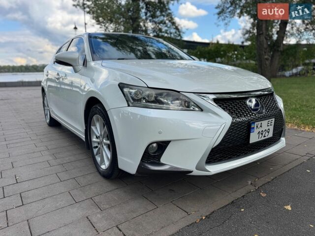 Білий Лексус СТ, об'ємом двигуна 1.8 л та пробігом 140 тис. км за 14000 $, фото 6 на Automoto.ua