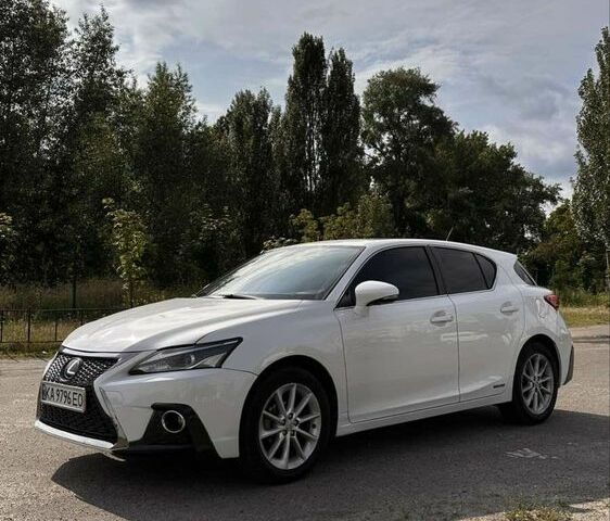 Белый Лексус СТ, объемом двигателя 1.8 л и пробегом 257 тыс. км за 14999 $, фото 4 на Automoto.ua