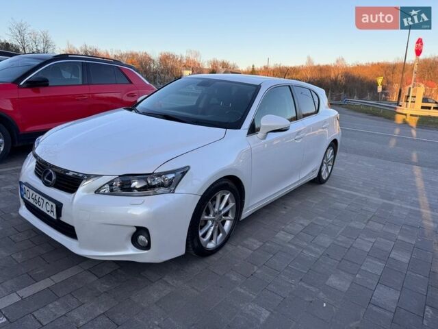 Белый Лексус СТ, объемом двигателя 1.8 л и пробегом 205 тыс. км за 12600 $, фото 5 на Automoto.ua