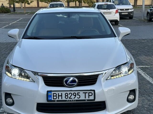 Білий Лексус СТ, об'ємом двигуна 1.8 л та пробігом 270 тис. км за 11250 $, фото 6 на Automoto.ua