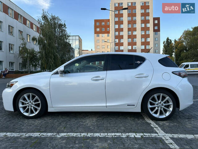 Белый Лексус СТ, объемом двигателя 1.8 л и пробегом 270 тыс. км за 11249 $, фото 3 на Automoto.ua