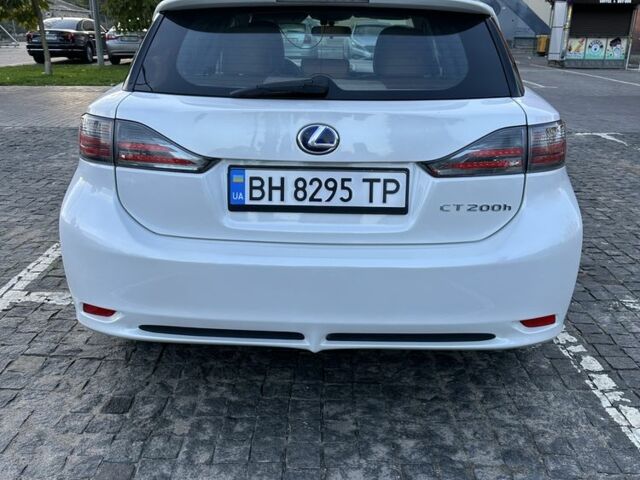 Білий Лексус СТ, об'ємом двигуна 1.8 л та пробігом 270 тис. км за 11250 $, фото 4 на Automoto.ua