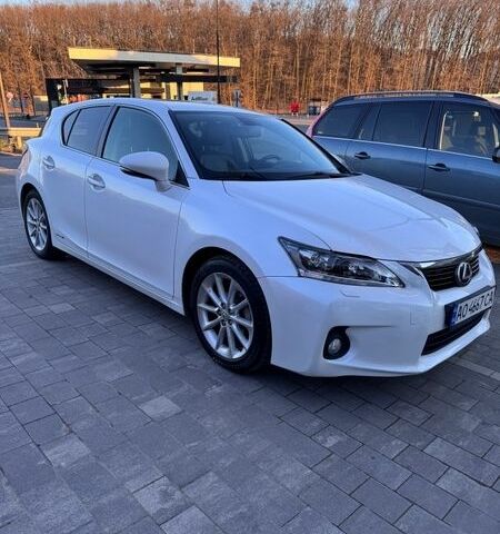 Белый Лексус СТ, объемом двигателя 1.8 л и пробегом 205 тыс. км за 12600 $, фото 3 на Automoto.ua