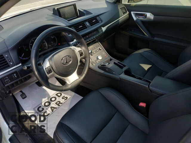 Белый Лексус СТ, объемом двигателя 1.8 л и пробегом 130 тыс. км за 16200 $, фото 9 на Automoto.ua