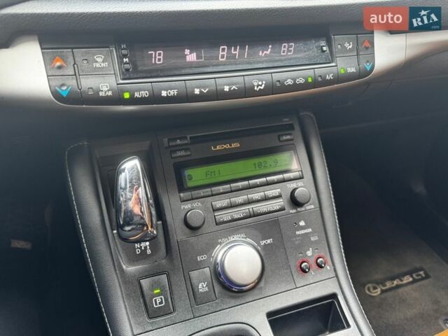 Білий Лексус СТ, об'ємом двигуна 1.8 л та пробігом 288 тис. км за 11500 $, фото 22 на Automoto.ua