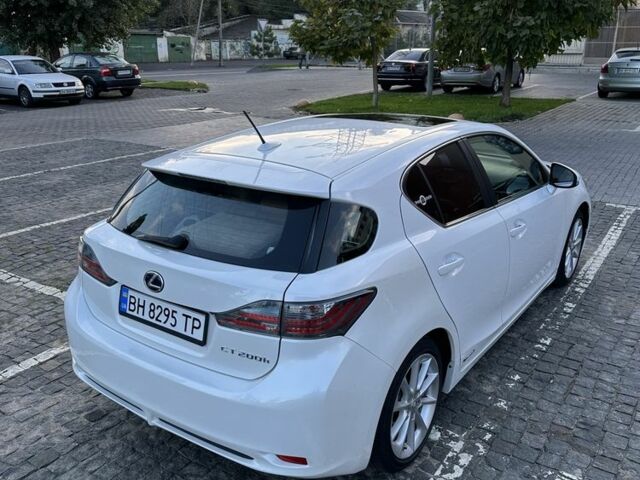 Білий Лексус СТ, об'ємом двигуна 1.8 л та пробігом 270 тис. км за 11500 $, фото 2 на Automoto.ua