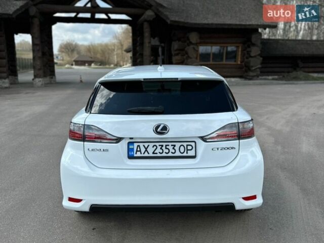 Белый Лексус СТ, объемом двигателя 1.8 л и пробегом 192 тыс. км за 14500 $, фото 5 на Automoto.ua